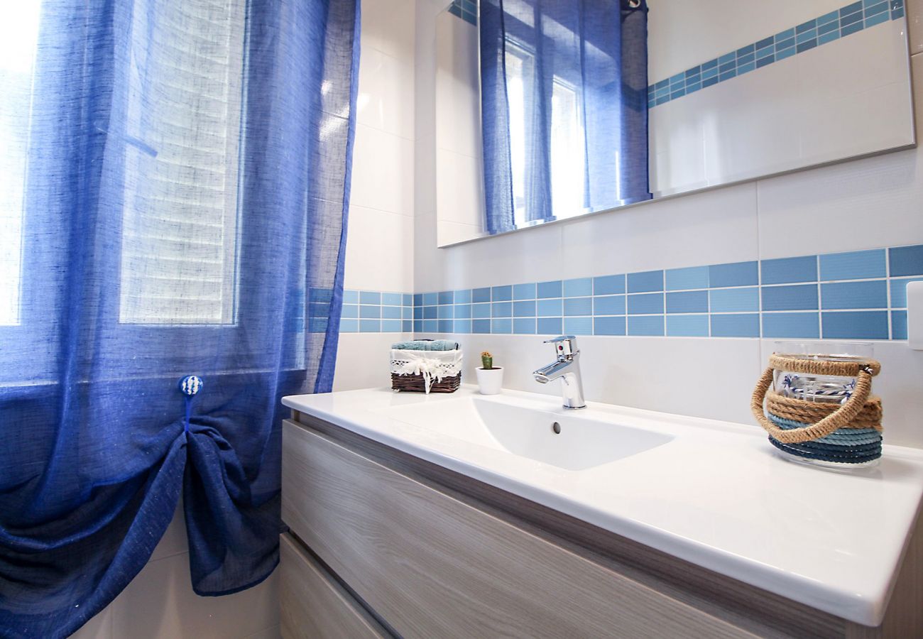 Marina di Grosseto -Wohnung  Il Timone - Das blaue Badezimmer