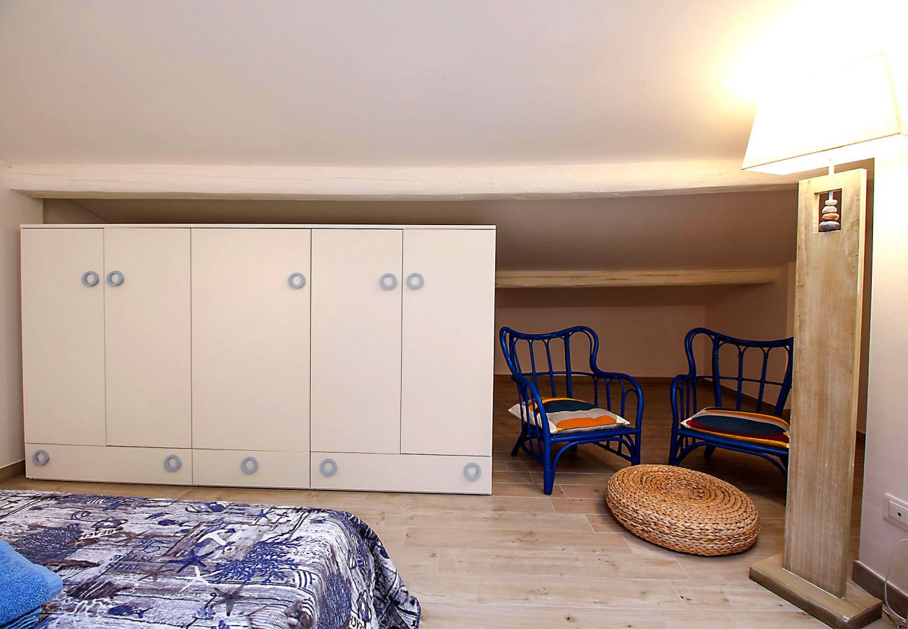 Marina di Grosseto-Wohnung Il Timone - Details des Zimmers auf dem Dachboden