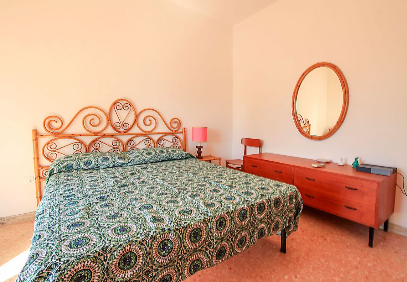 Castiglione della Pescaia- Wohnung Anna Das Schlafzimmer mit Doppelbett - Details