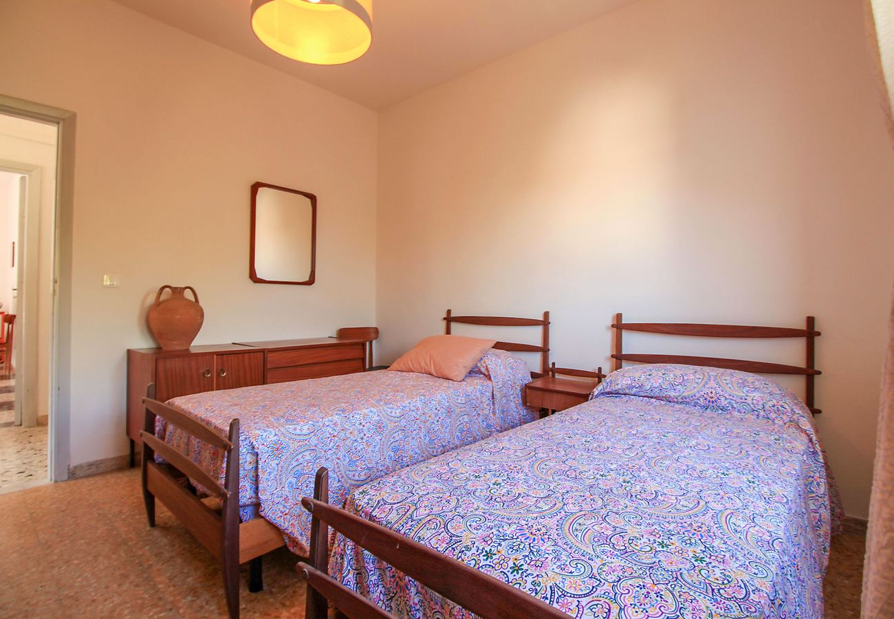 Castiglione della Pescaia-Wohnung Anna-Das Zimmer mit zwei Betten - Details