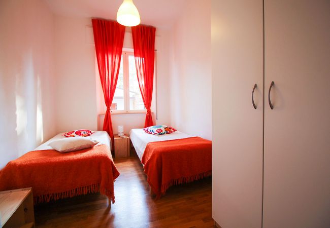 Marina di Grosseto-Wohnung Lavanda-Das Schlafzimmer mit zwei Betten