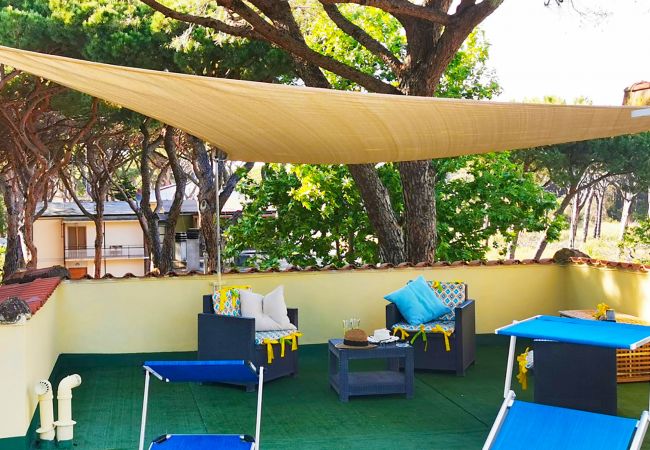 Marina di Grosseto - Wohnung Lavanda - Das Wohnzimmer auf der Terrasse