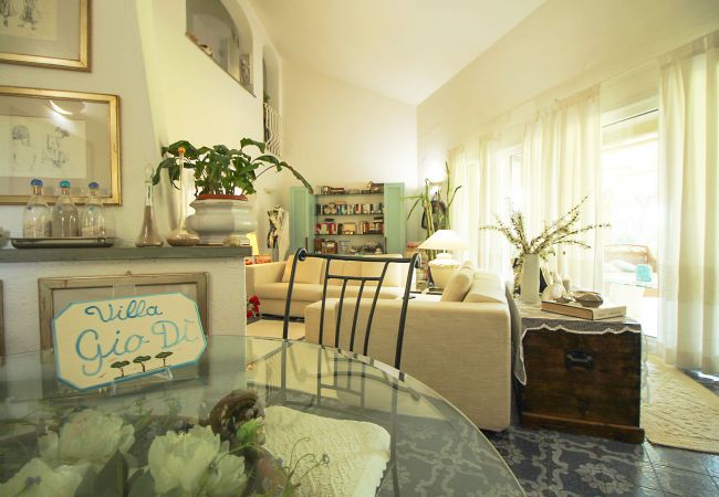 Villa in Marina di Grosseto - Villa Gio-Dì con grande giardino Villa in Marina di Grosseto - Villa Gio-Dì con grande giardino