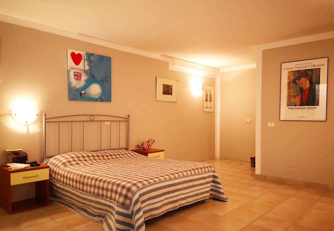 Principina Mare - Wohnung Bruno- Die untere Etage Bett