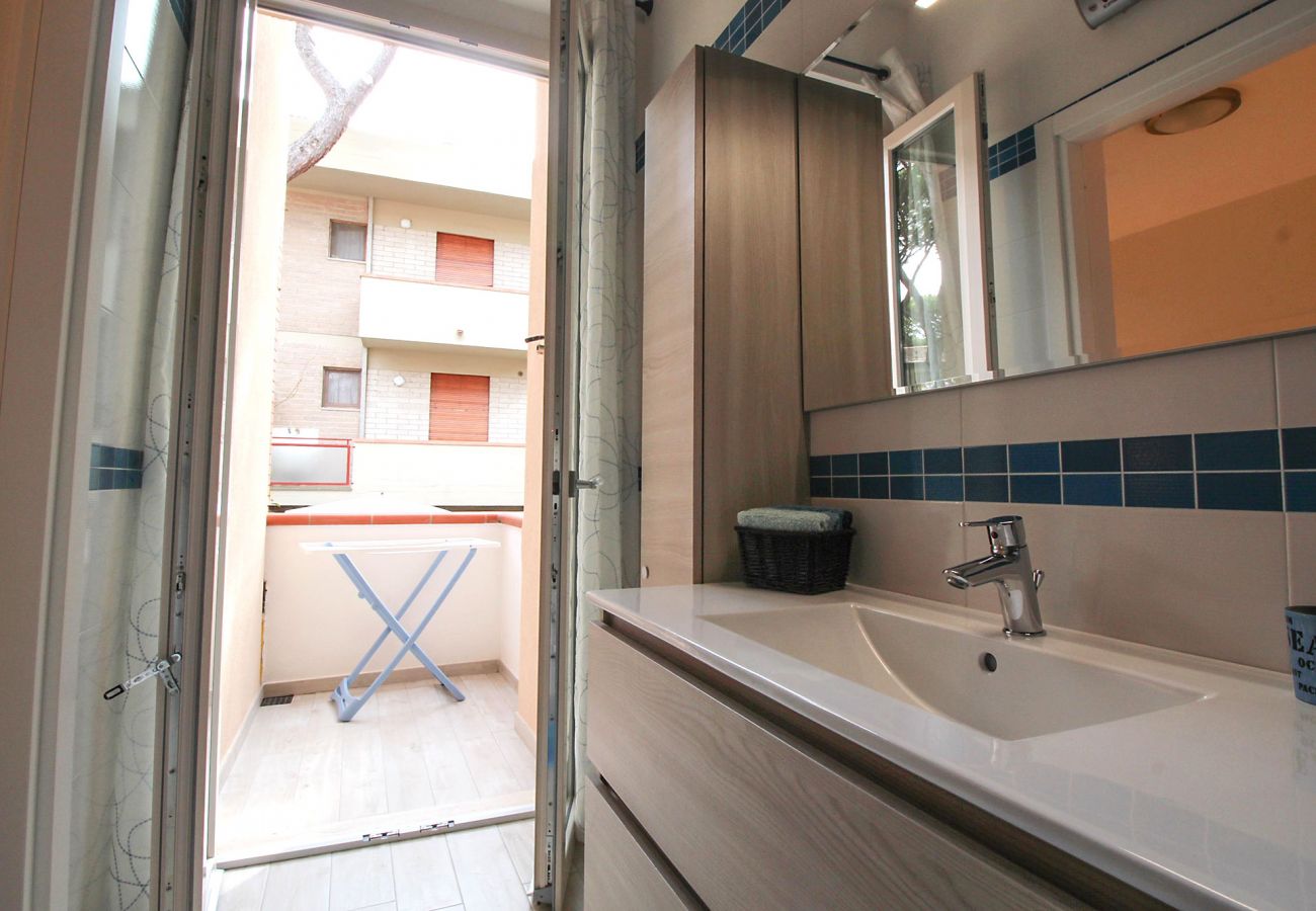 Appartement Ancora à Marina di Grosseto - Le confort de la salle de bain avec le balcon