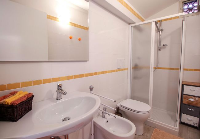 Marina di Grosseto - Appartement Il Timone - La salle de bain jaune