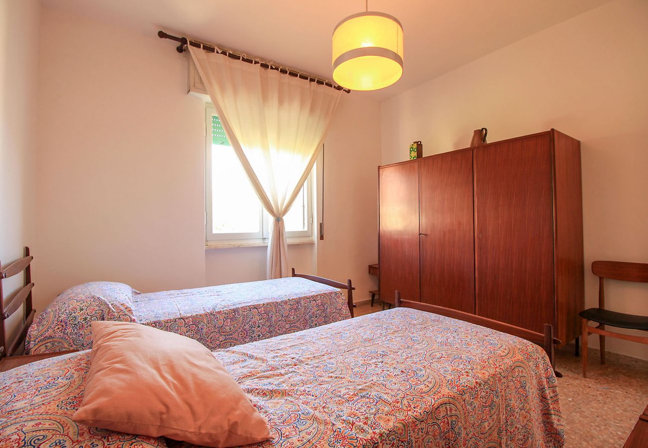 Castiglione della Pescaia - Appartement Anna - Détail de la chambre avec deux lits