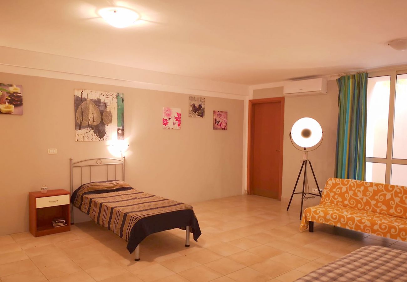 Principina Mare - Appartement Bruno - La grande chambre à l'étage inférieur