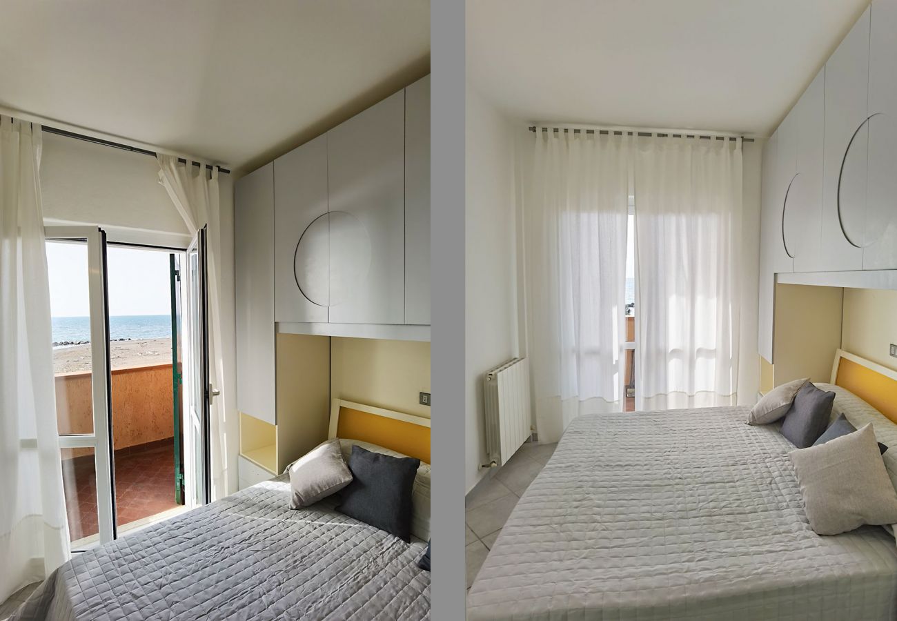Camera matrimoniale dell'appartamento Germoglio sul mare in Toscana