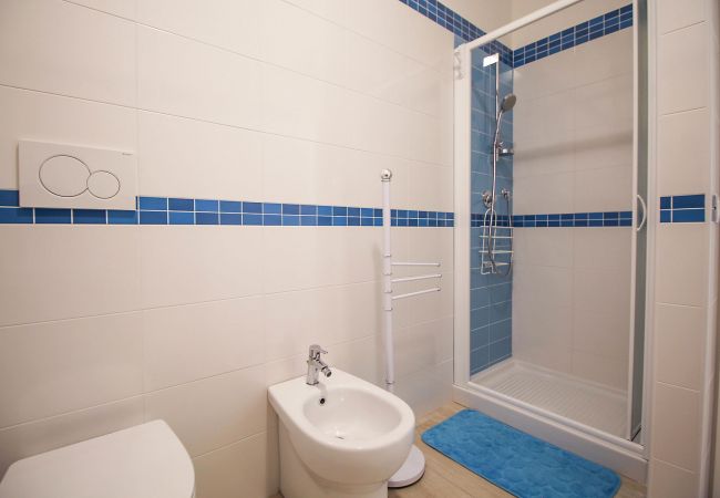 Ancora Apartment in Marina di Grosseto - The spacious shower