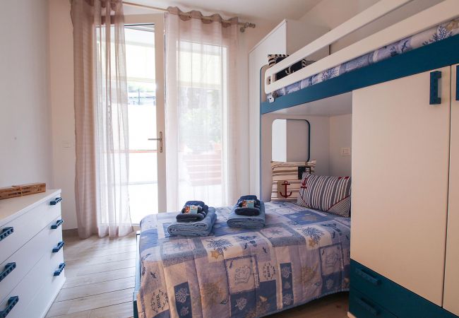Marina di Grosseto - L'Oblò Apartment - The bunk bed
