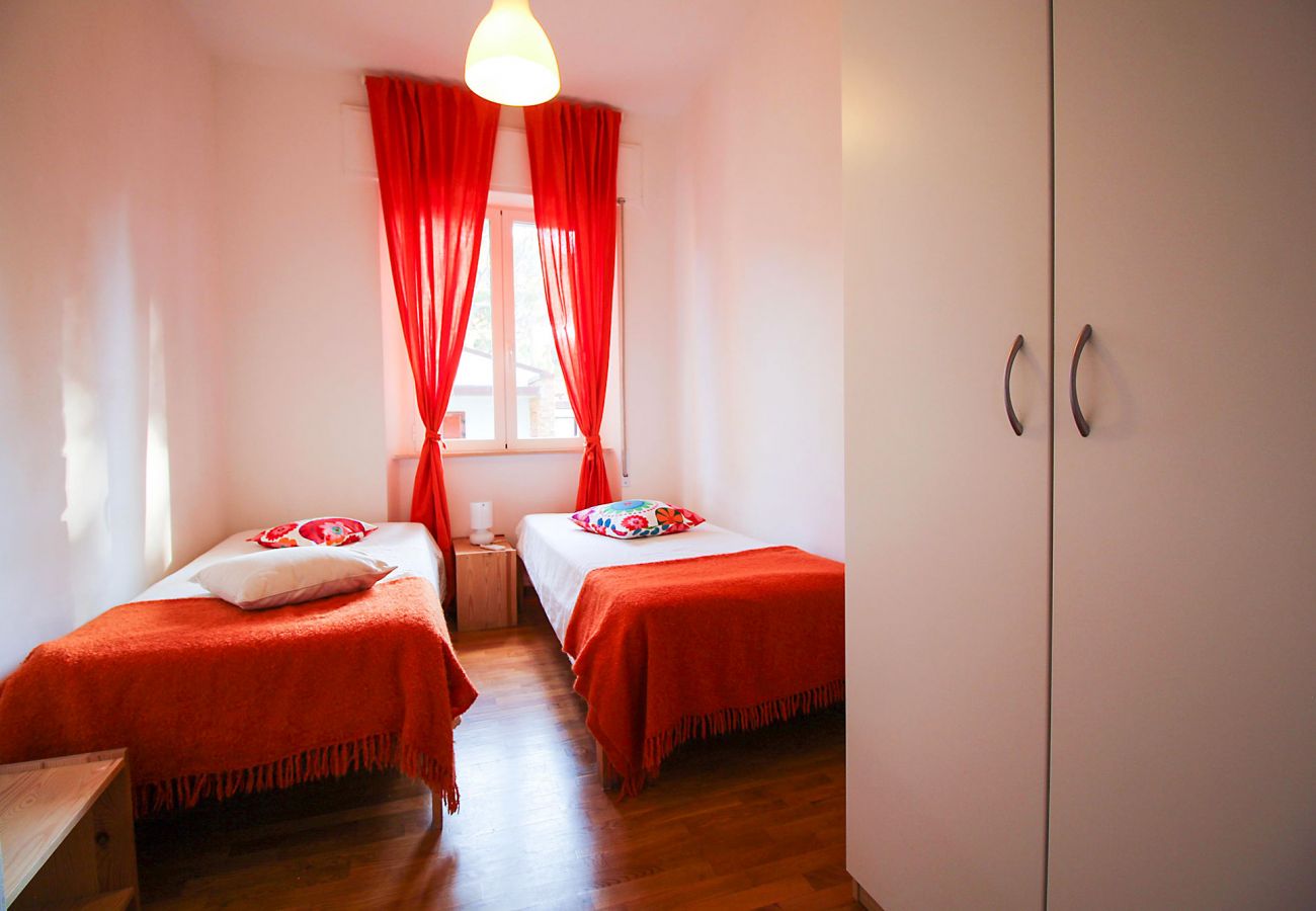 Marina di Grosseto-Lavanda Apartment- The bedroom with two beds