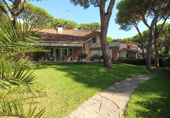Villa in Marina di Grosseto - Villa Gio-Dì con grande giardino Villa in Marina di Grosseto - Villa Gio-Dì con grande giardino