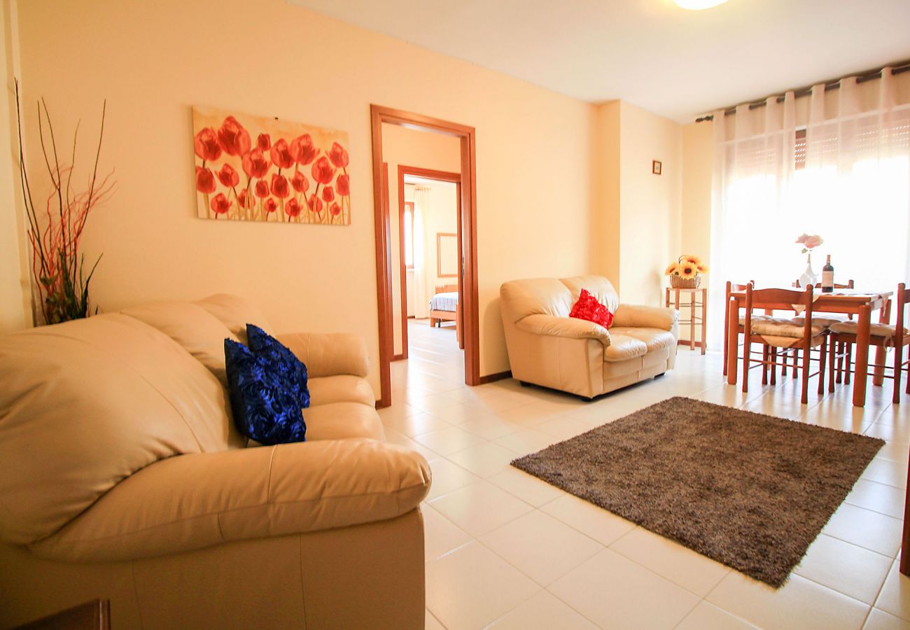 Porto S.Stefano-Pozzarello Apartment-The large and bright living room