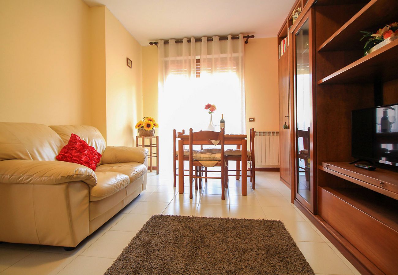 Porto S. Stefano-Pozzarello Apartment - The living room with TV