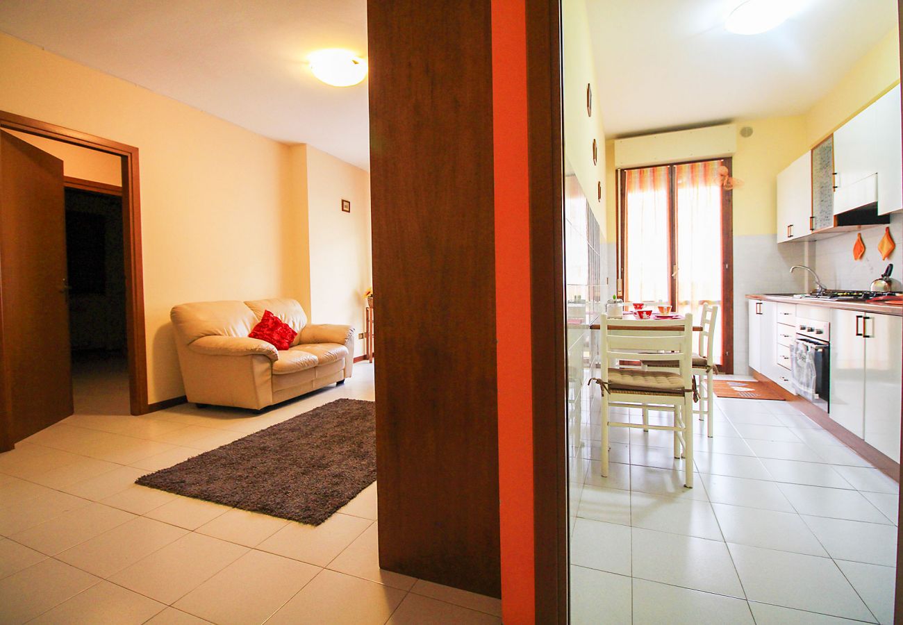 Porto S. Stefano-Pozzarello Apartment-The kitchen and the living room