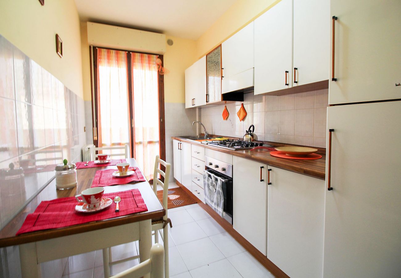 Porto S. Stefano-Pozzarello Apartment-Breakfast in the kitchen