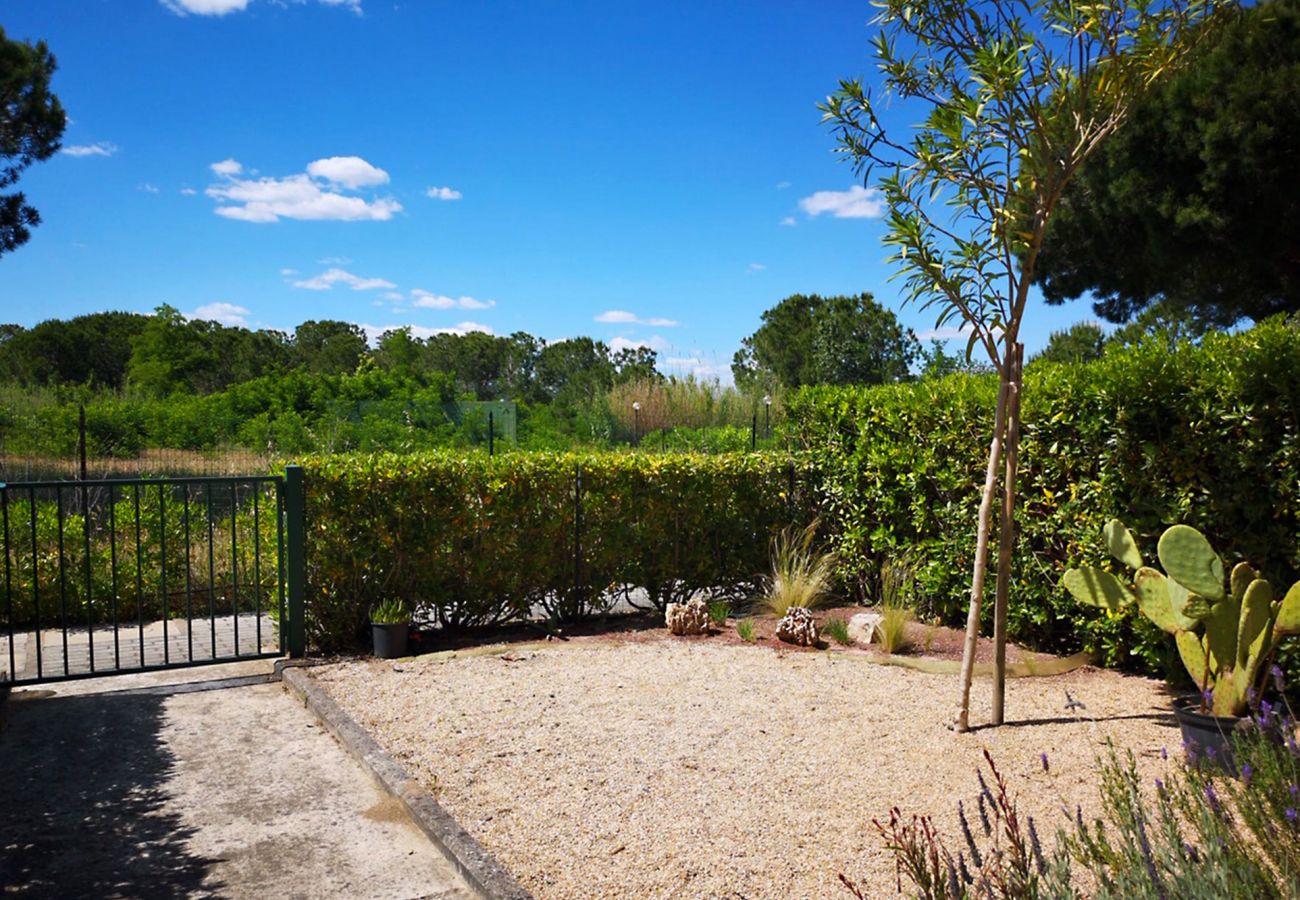 Principina Mare - Bruno Apartment - The entrance to the private garden