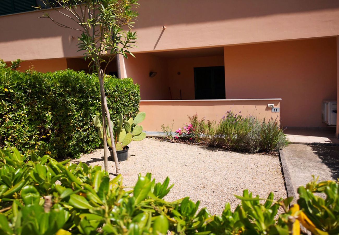 Principina mare - Bruno holiday apartment - The entrance garden