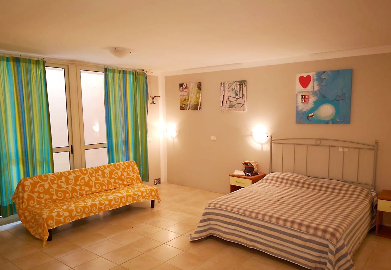 Principina Mare - Bruno Apartment - The bedroom with air conditioning