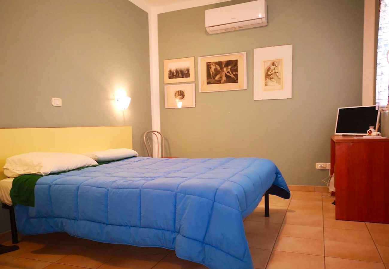 Principina mare- Apartment Bruno-The bedroom with air conditioning