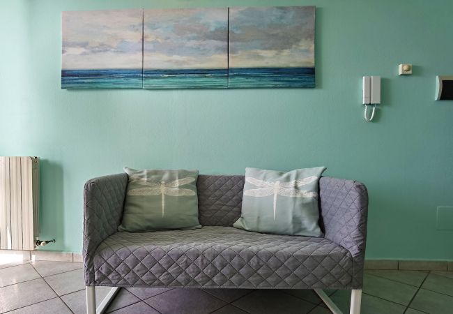 Living room of the Germoglio apartment on the sea at Giannella in Tuscany 