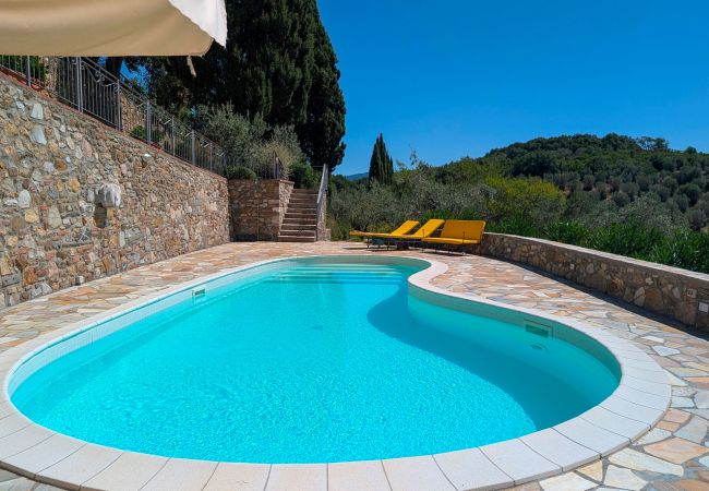Villa in Suvereto - Villa Poggio al Coniglio a Suvereto con piscina Villa in Suvereto - Villa Poggio al Coniglio a Suvereto con piscina