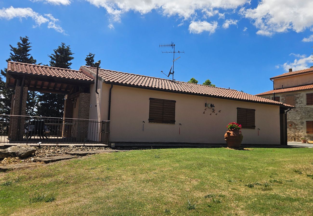 Apartment in Scansano - Apartment Roggiano Tuscan countryside with pool
