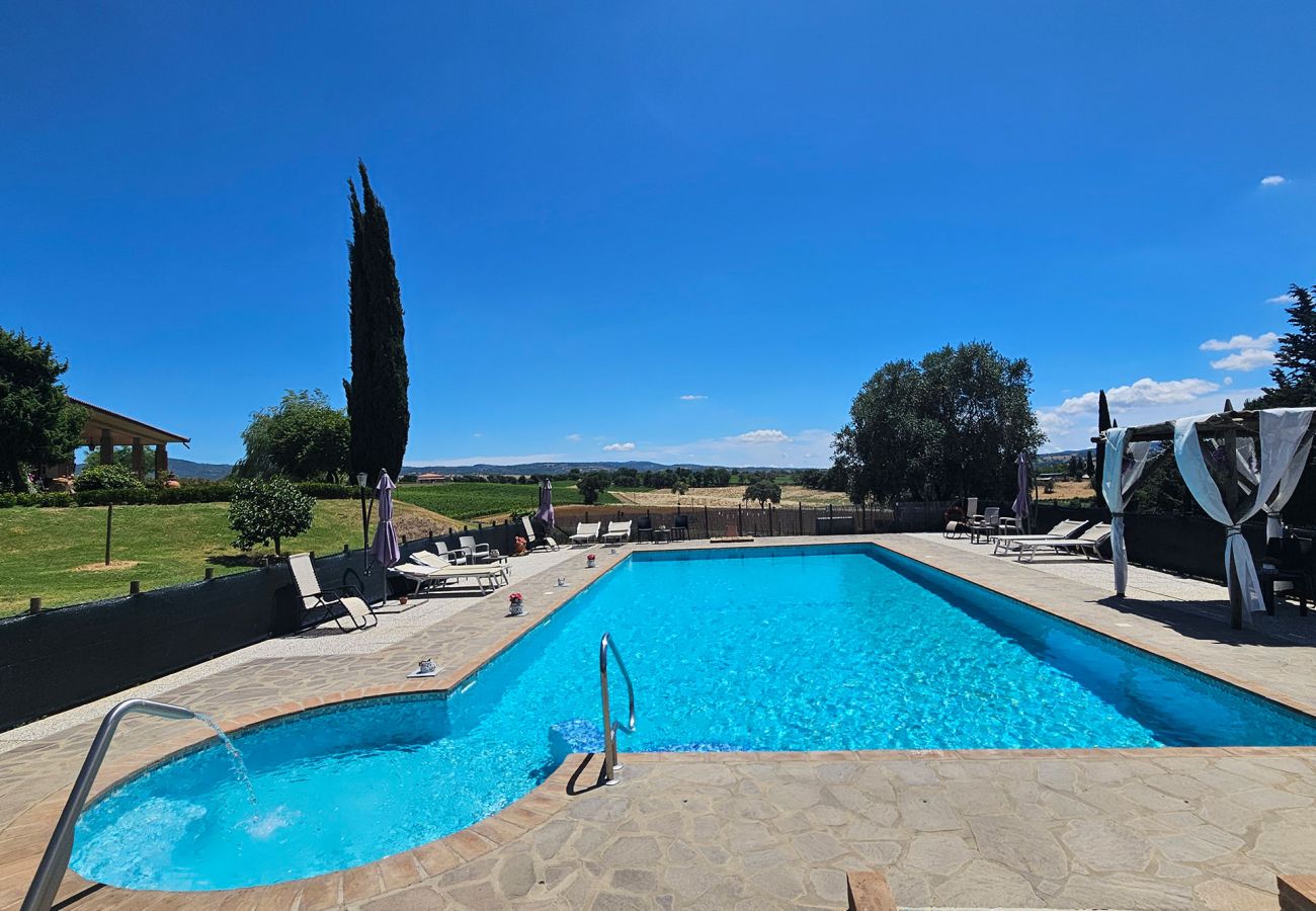 Apartment in Scansano - Apartment Benefizio, pool and tuscan nature